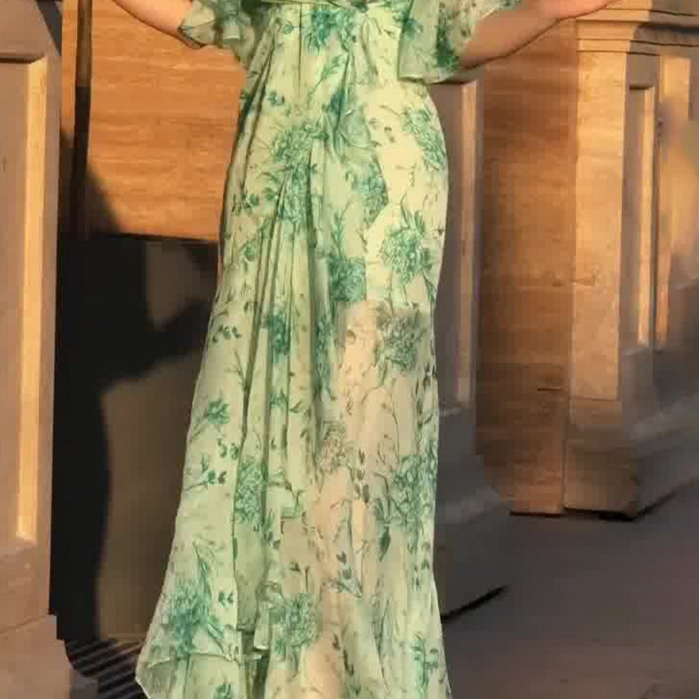 Women's Retro Printed Dress with V-Neckline and Elegant Trumpet