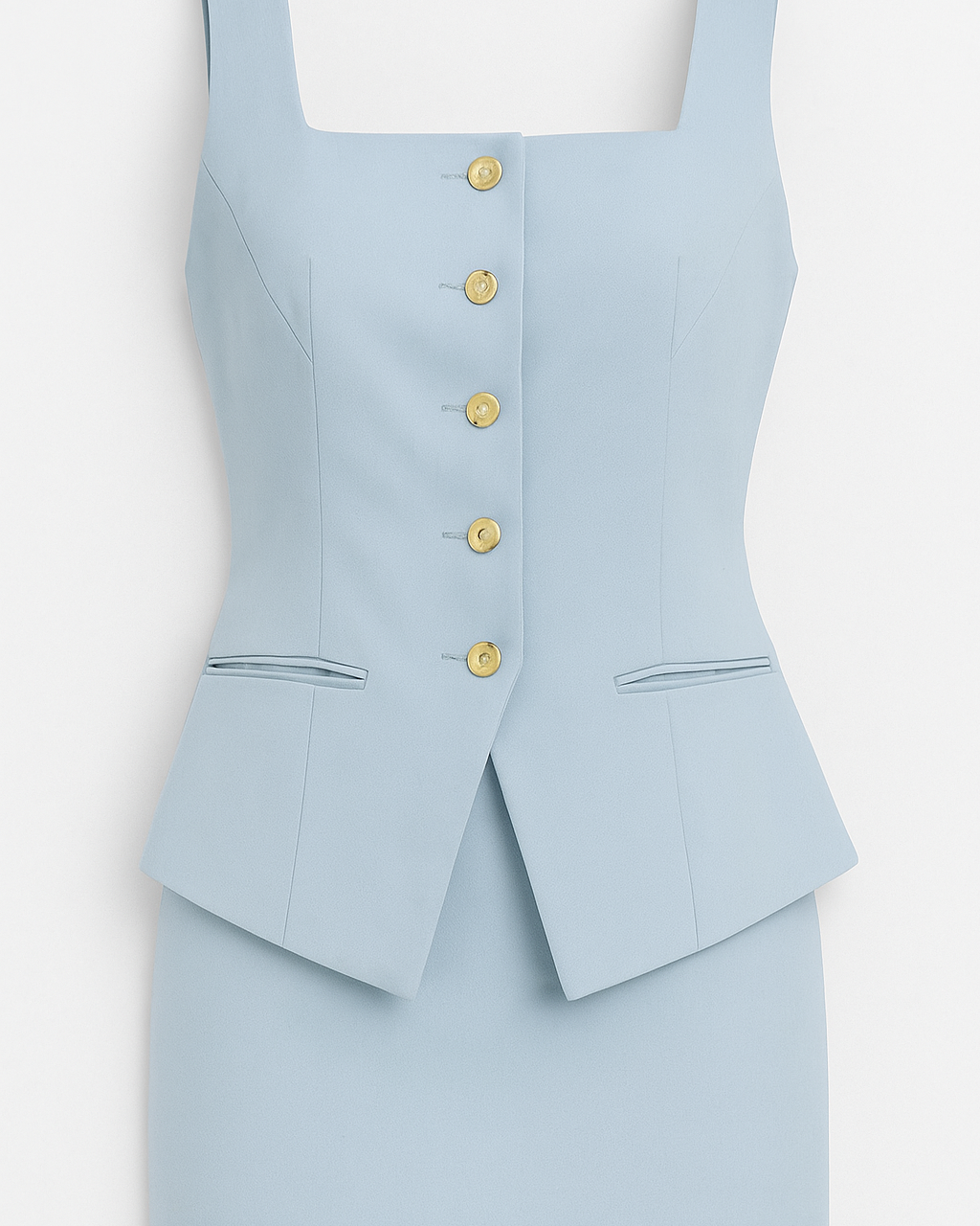 Clara | Kort jakkesæt med gyldne knapper – firkantet elegance uden ærmer - Lyseblå - Clara | Kort jakkesæt med gyldne knapper – firkantet elegance uden ærmer - €25 - {{ product_tags }