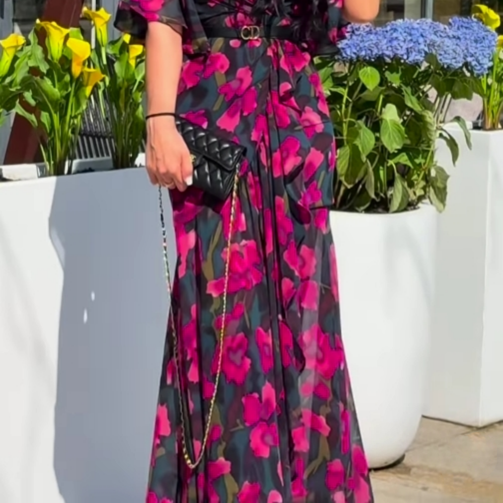 Women's Retro Printed Dress with V-Neckline and Elegant Trumpet