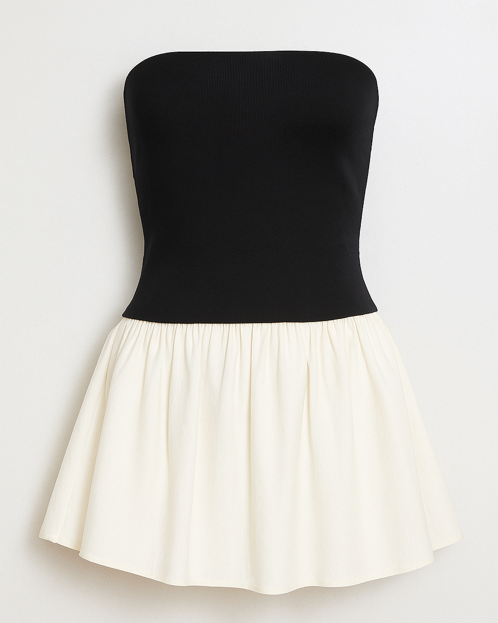 Elowen | Elegant bandeau-top med udstående miniskørt - Hvid - Elowen | Elegant bandeau-top med udstående miniskørt- €25 - {{ product_tags }