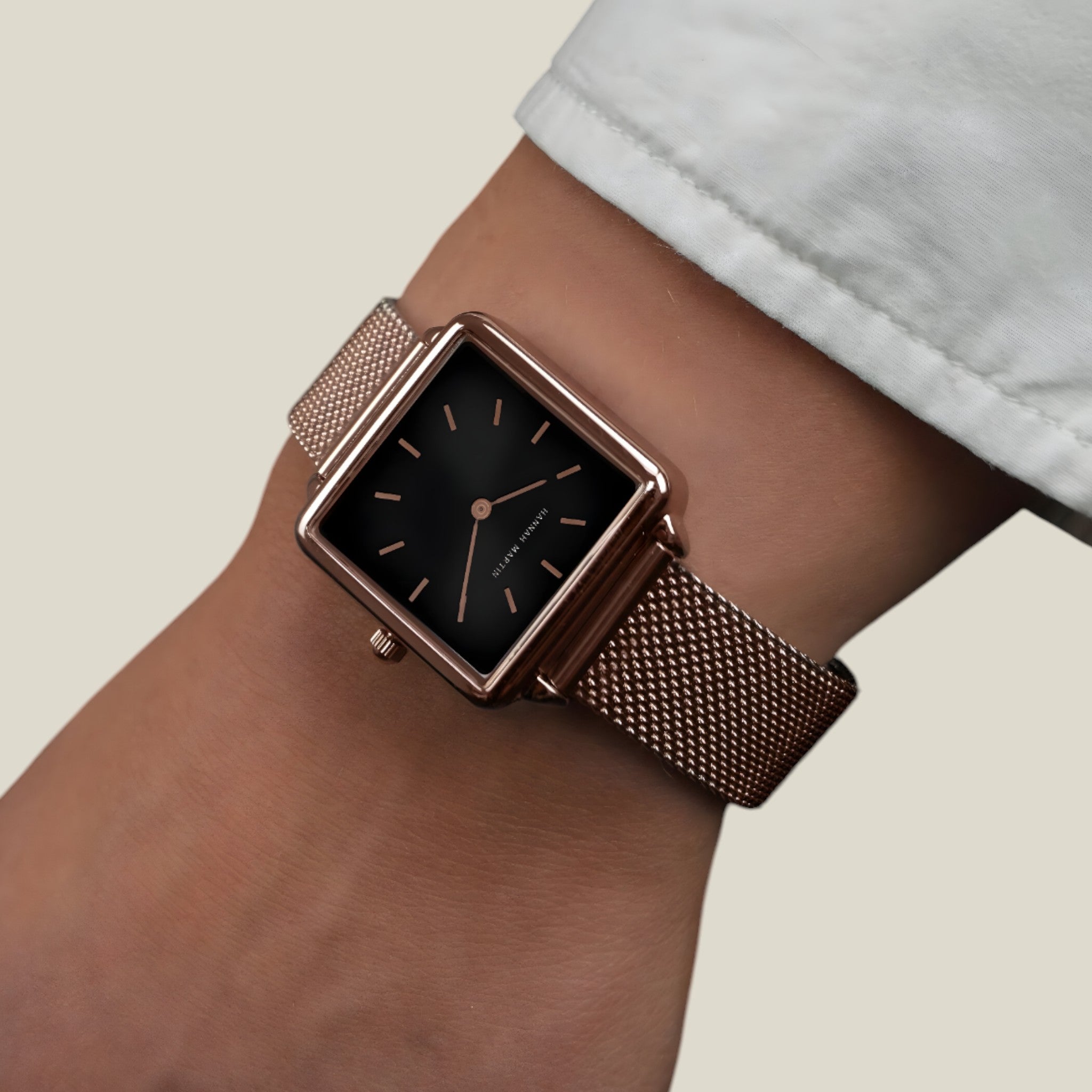 Ava | Montre carrée en or rose - Bracelet en maille tendance