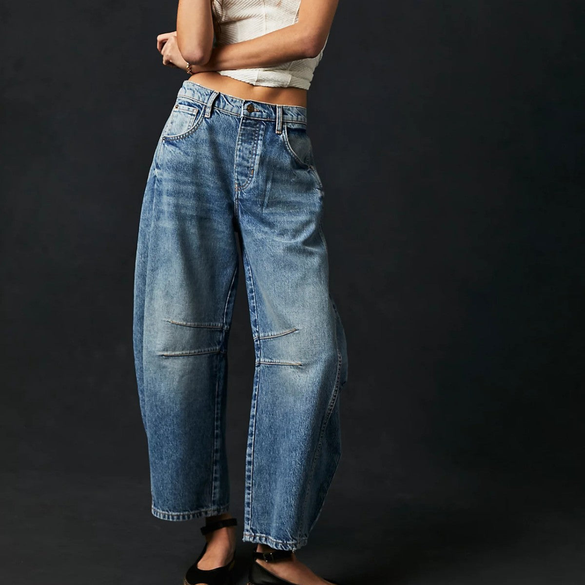 Bold Oversized Jeans – Effortless, Trend-Forward Denim