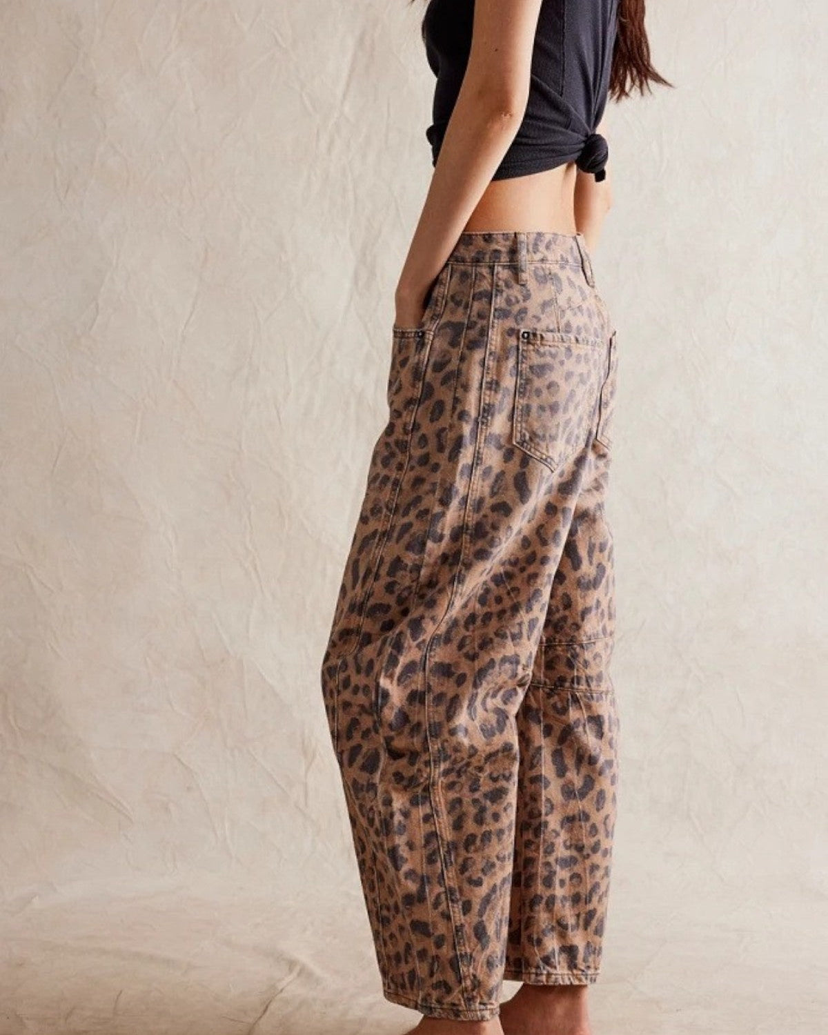 Bold Oversized Jeans – Effortless, Trend-Forward Denim