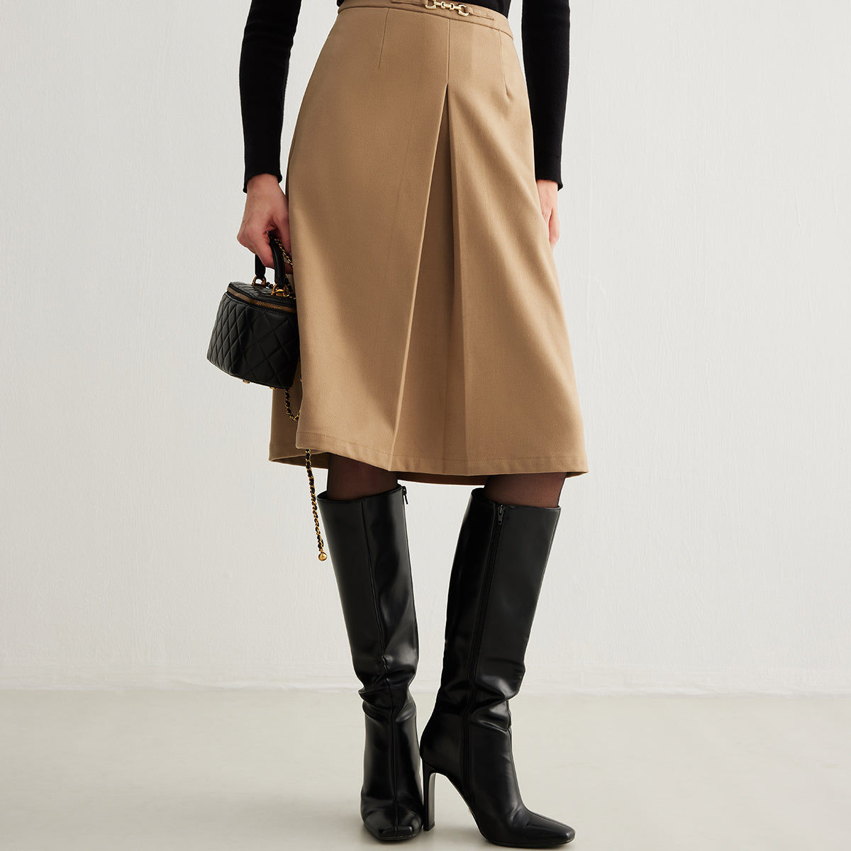 Women's Pleated Skirt with Magnetic Closure Pockets