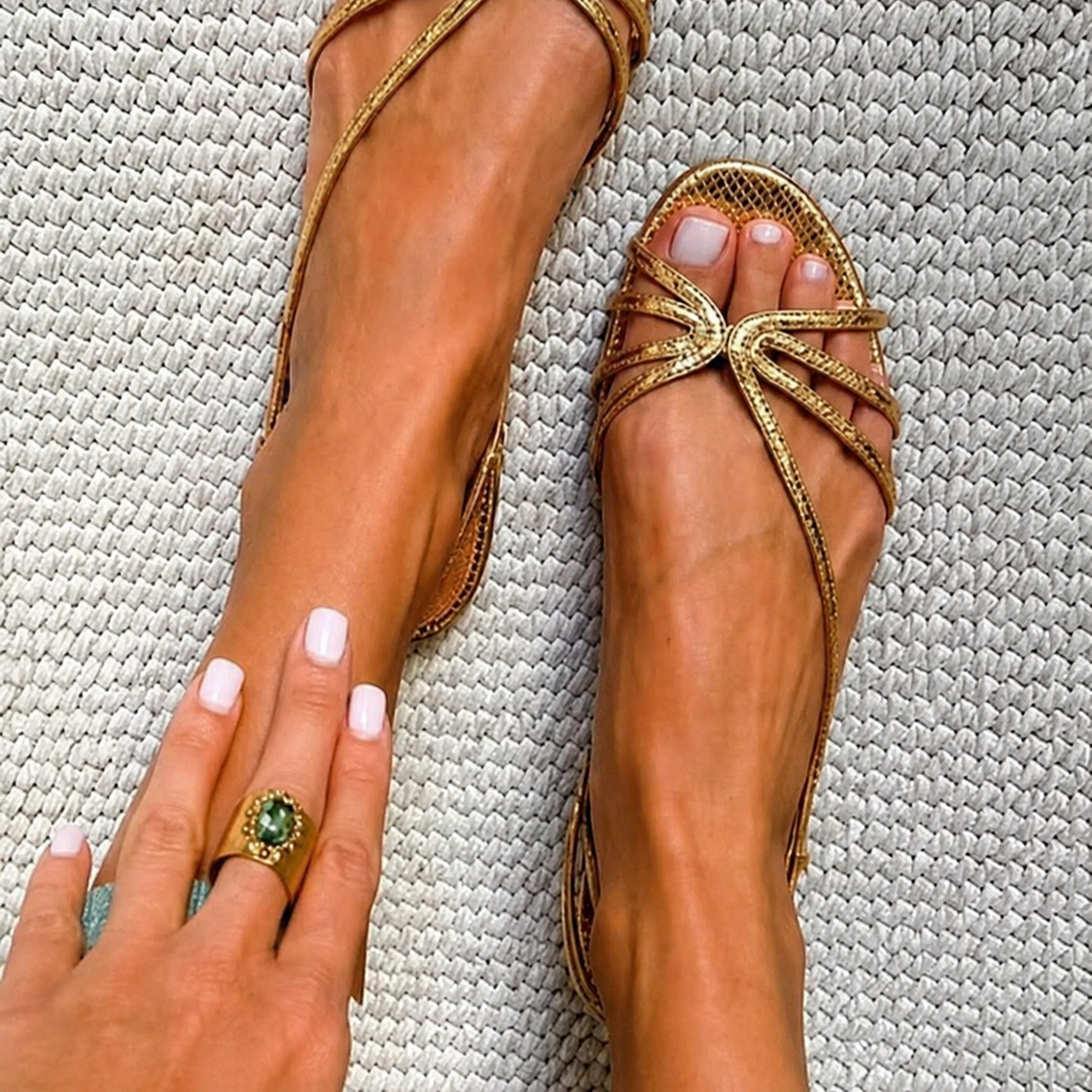 Serafina | Golden Sandals Summer Essence