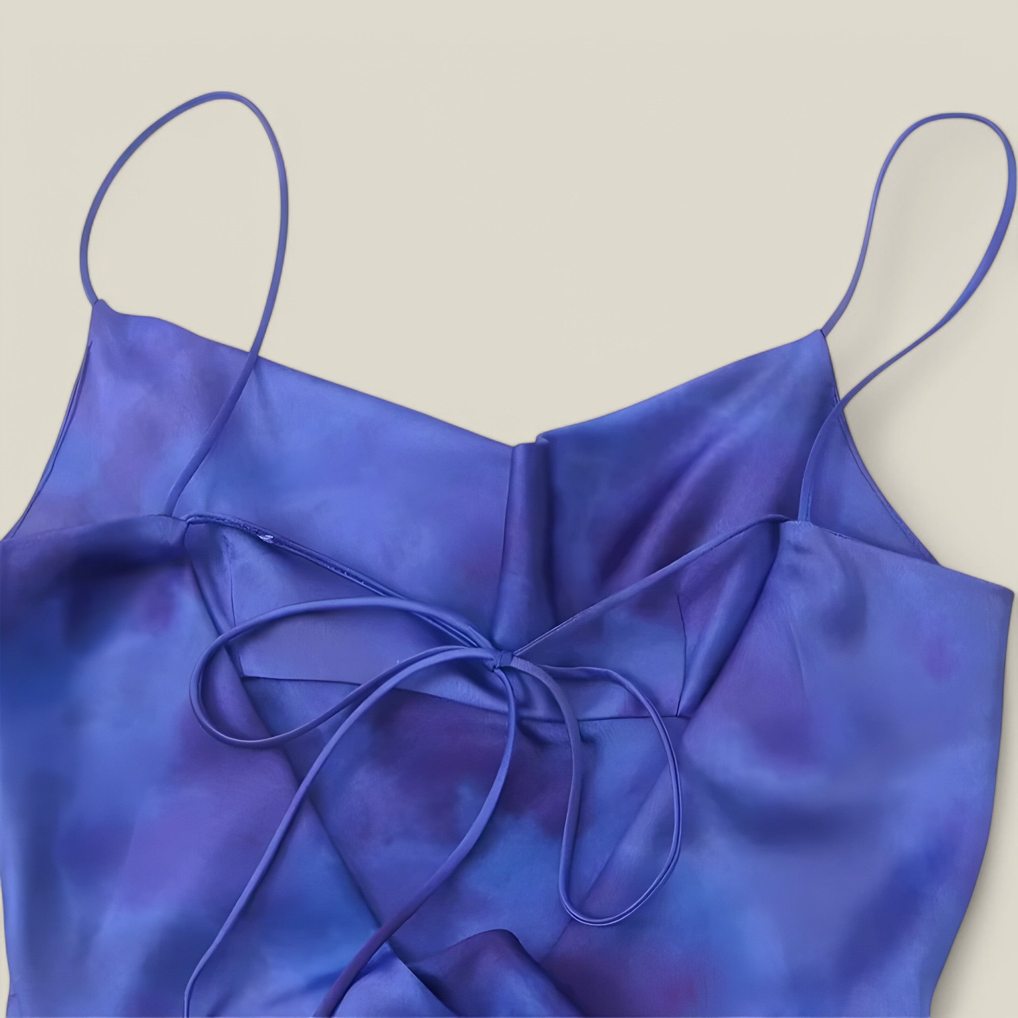 Ysée | Robe imprimée en satin - Légèreté estivale au toucher soyeux