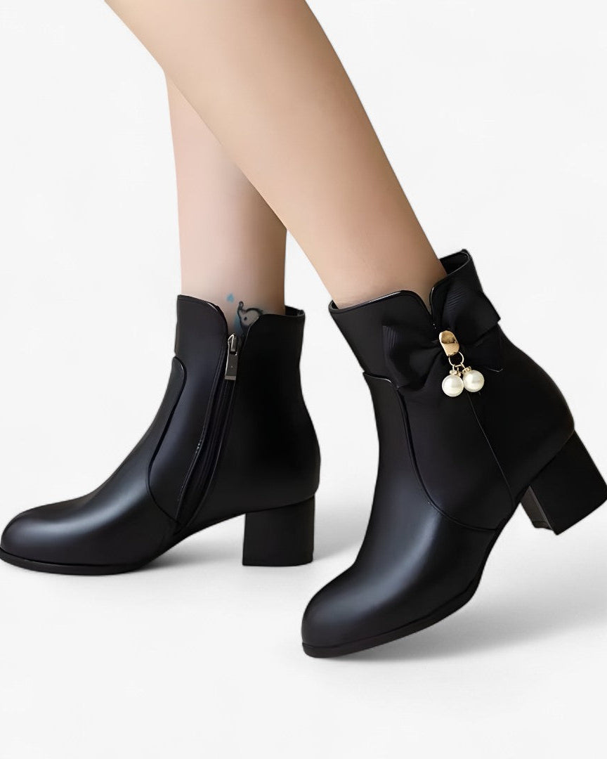 Chic Bow-Accent Heeled Ankle Boots for Plus Sizes - White