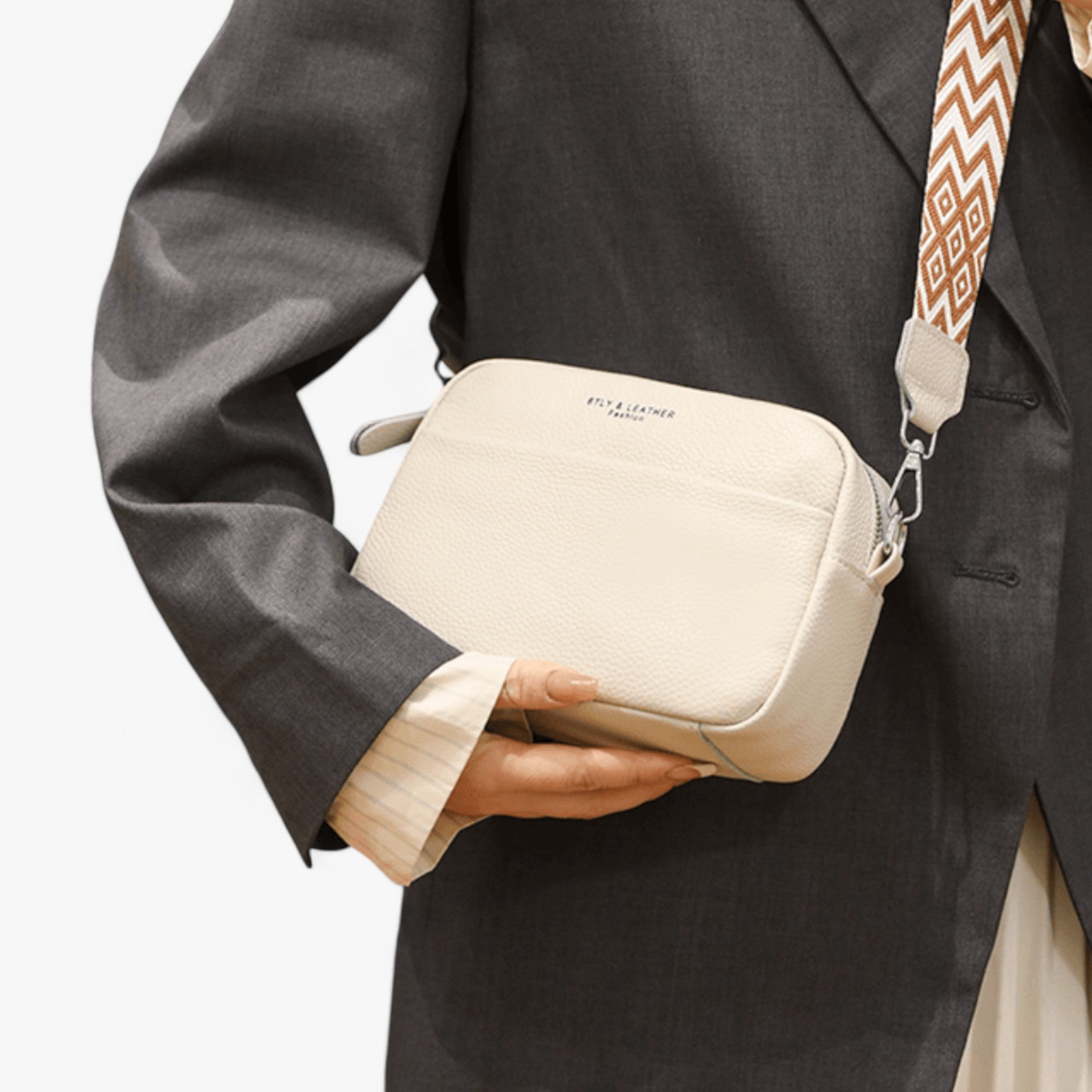 Luxurious Women's Handbag for Everyday Style