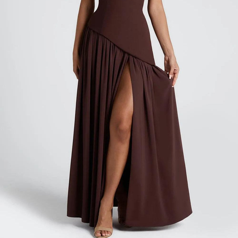 Long strapless dress with slit and elegant ribbon