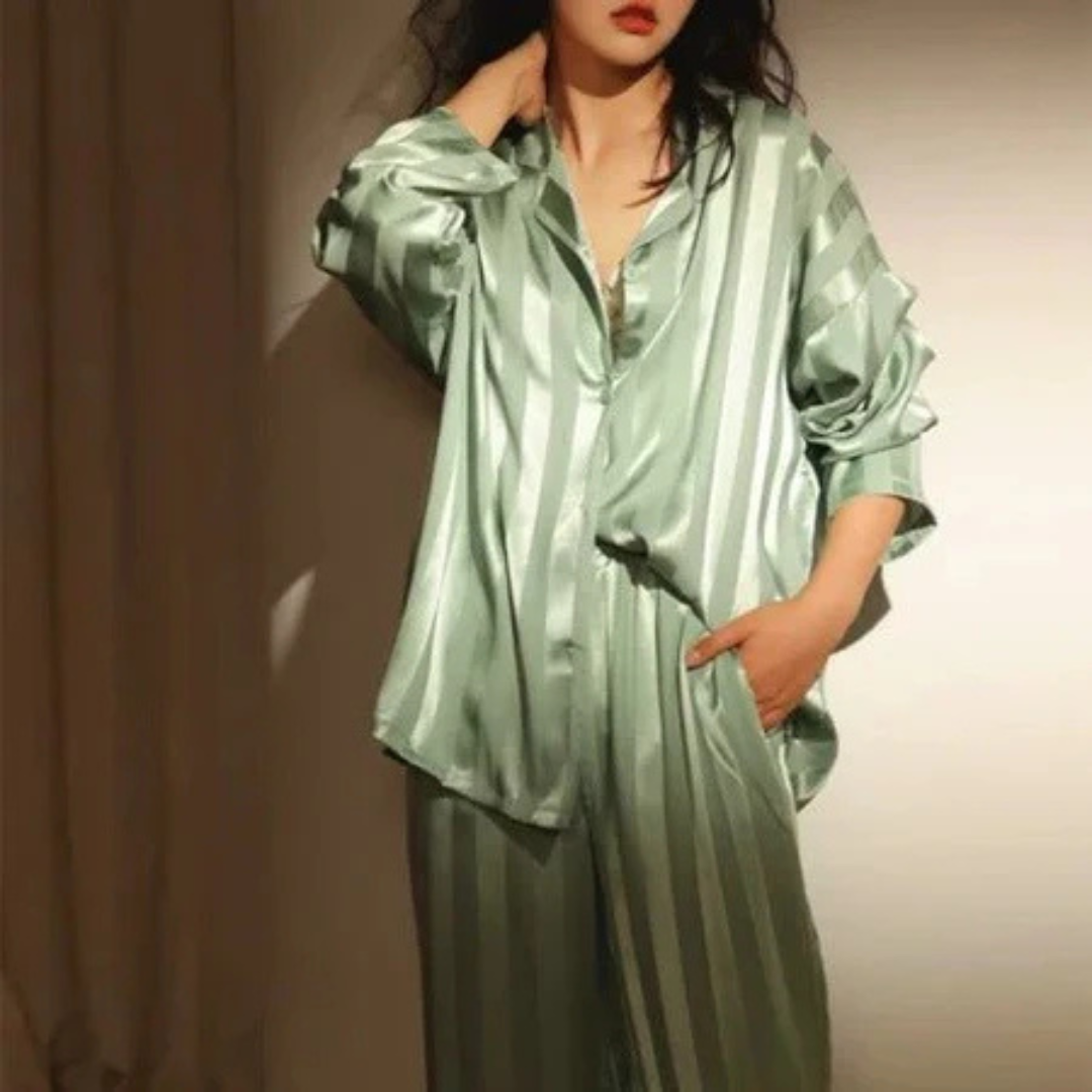 Women's Cozy Loose-Fit Two-Piece Pajama Set with Long-Sleeve Top