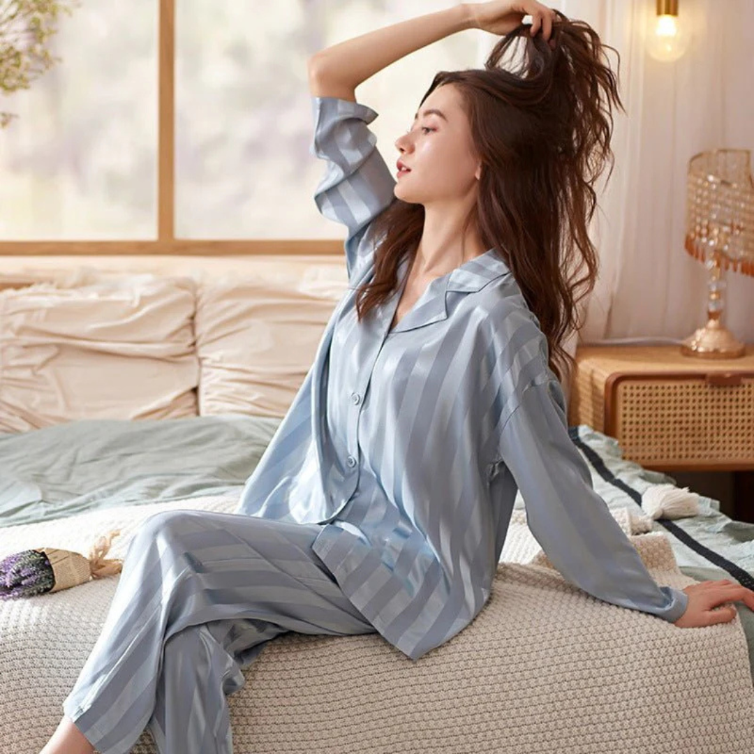 Women's Cozy Loose-Fit Two-Piece Pajama Set with Long-Sleeve Top