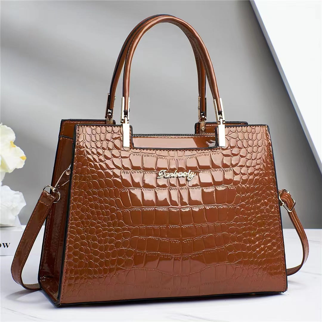 Gleaming Handbag – Radiant Shine for Every Occasion