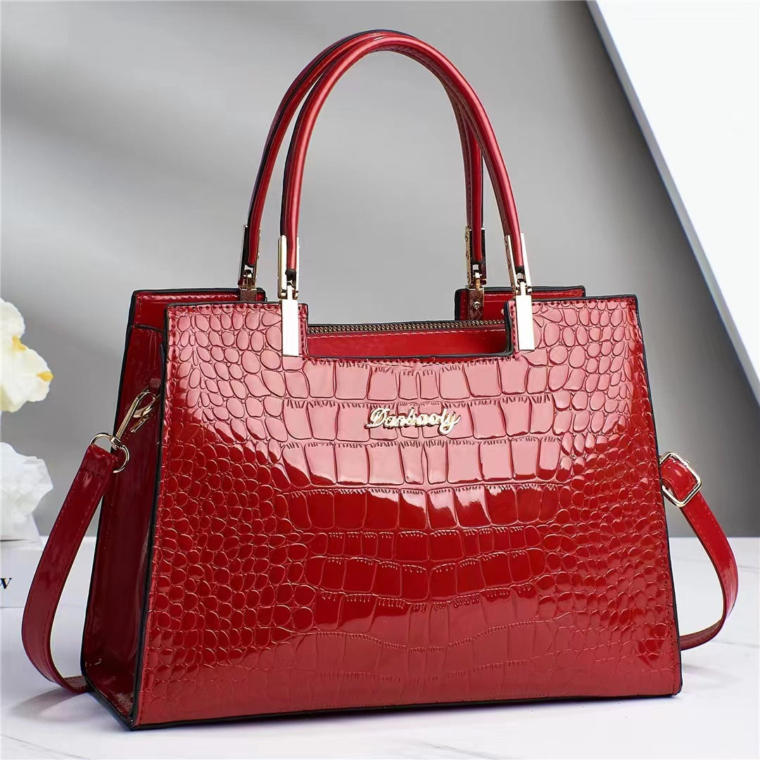 Gleaming Handbag – Radiant Shine for Every Occasion