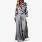 Leona | Kvinders Polyester Sæt med V-hals og Brede Bukser - Grå - Kvinders tøj - {{ product_tags }